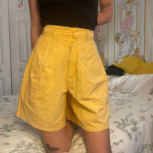 1980s Yellow high rise mom Mom shorts!